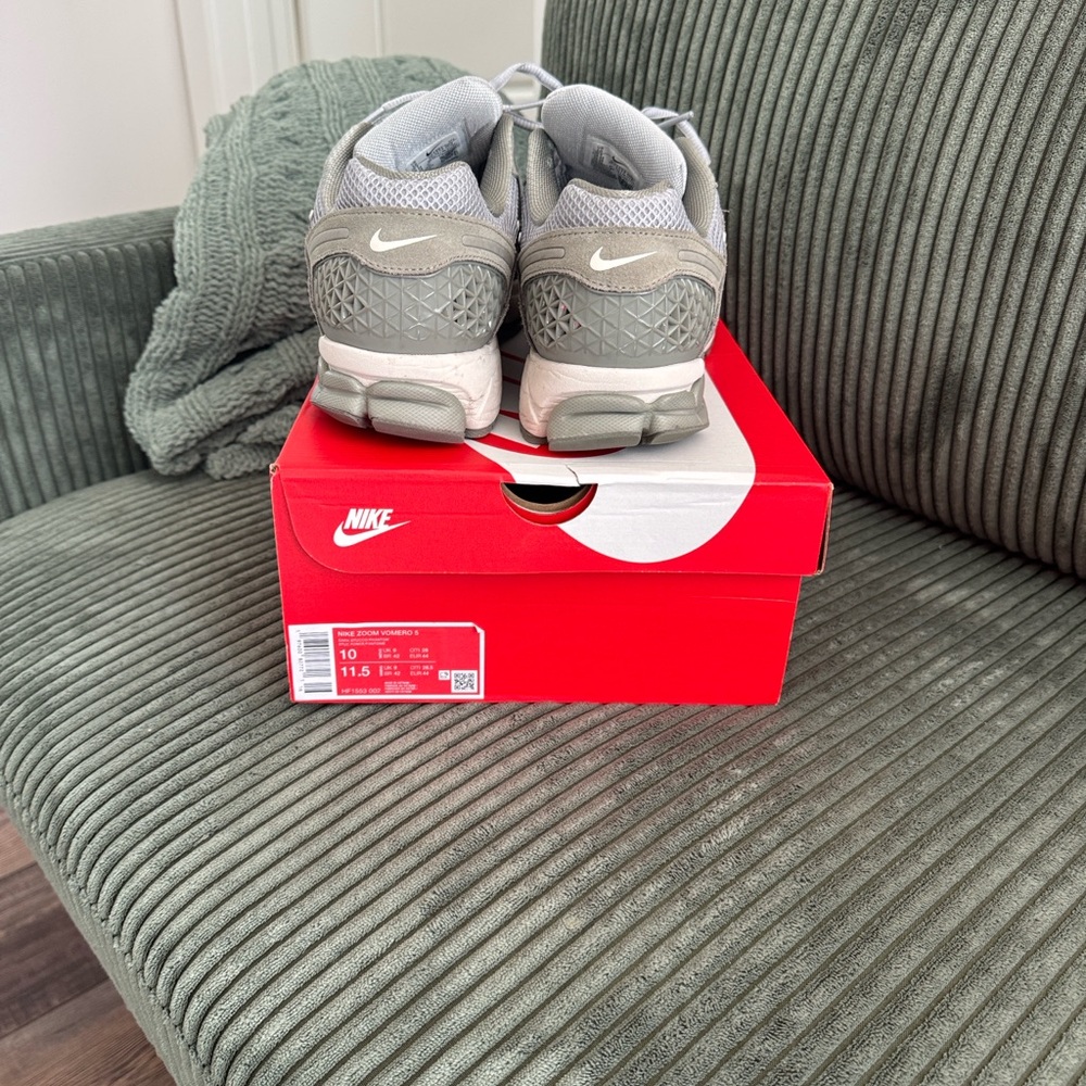 Nike Zoom Vomero 5 Sneakers - Picture 4 of 4